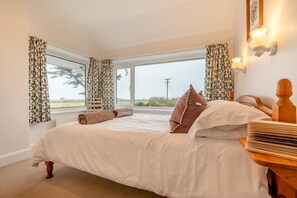 Iron/ironing board, free WiFi, bed sheets - 1 Bed in St. Merryn (oc-p00645) (Saint Merryn)