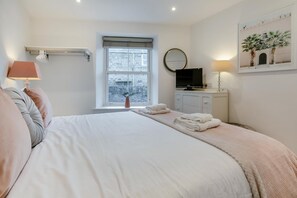 Iron/ironing board, free WiFi, bed sheets - 2 Bed in Penzance (oc-u34133) (Penzance)