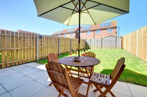Outdoor dining - 3 Bed in Whitby (oc-w420) (Whitby)