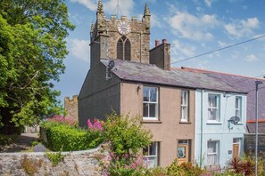 Exterior - 2 Bed in Beaumaris (oc-wai218) (Beaumaris)