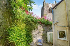 Property grounds - 2 Bed in Beaumaris (oc-wai218) (Beaumaris)