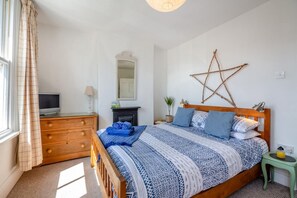 2 bedrooms, iron/ironing board, free WiFi, bed sheets - 2 Bed in Beaumaris (oc-wai218) (Beaumaris)