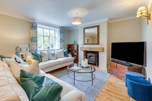 TV - 4 Bed in Northrepps (oc-2332) (Northrepps)