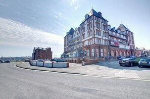 Exterior - 1 Bed in Whitby (oc-w427) (Whitby)