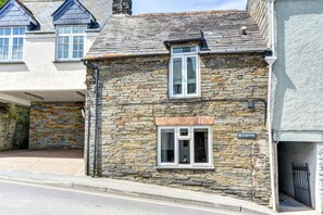 Exterior - 2 Bed in Padstow (oc-p00670) (Padstow)