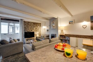 TV - 2 Bed in Padstow (oc-p00670) (Padstow)