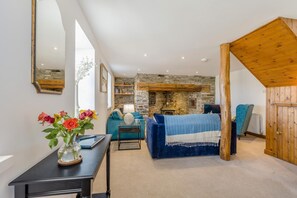 3 bedrooms, travel cot, free WiFi, bed sheets - 3 Bed in Rhydyfelin (oc-c34178) (Rhydyfelin)