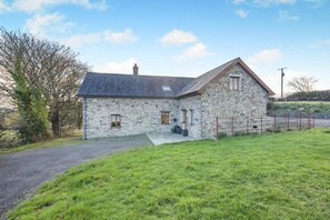 Exterior - 3 Bed in Rhydyfelin (oc-y34179) (Rhydyfelin)