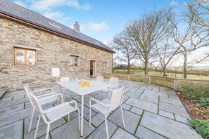 Outdoor dining - 3 Bed in Rhydyfelin (oc-y34179) (Rhydyfelin)