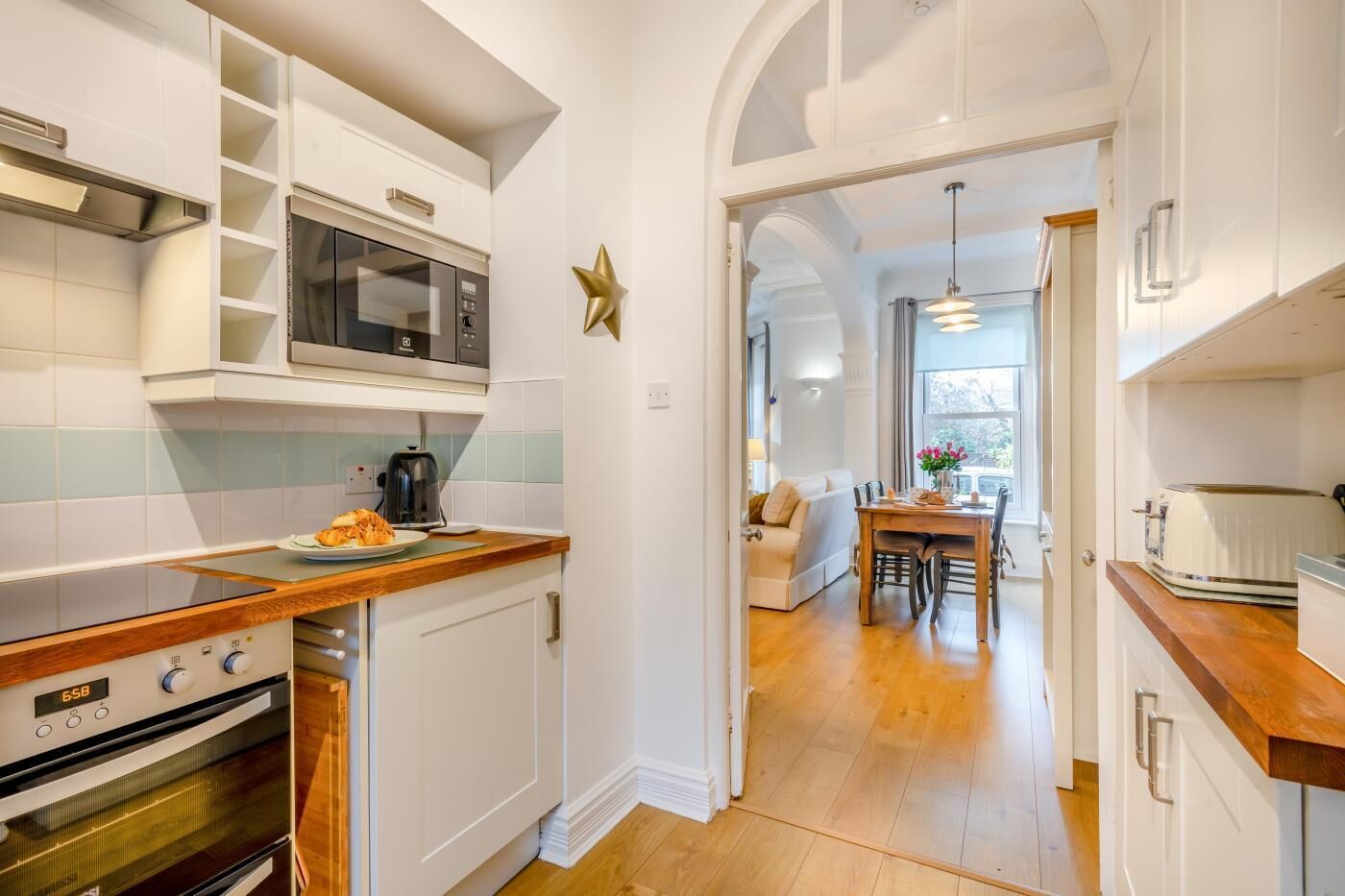 Microwave, oven, dishwasher, cookware/dishes/utensils