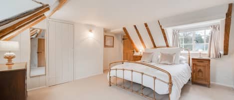 4 Schlafzimmer, Bügeleisen/Bügelbrett, kostenloses WLAN, Bettwäsche