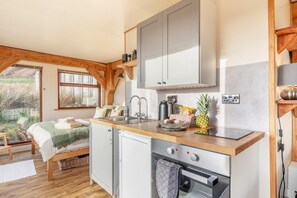 Oven, highchair, cookware/dishes/utensils - 1 Bed in Newton In Bowland (oc-h34065) (Newton)