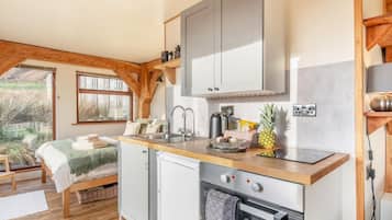 Oven, cookware/dishes/utensils