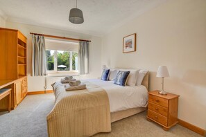 Iron/ironing board, travel cot, free WiFi, bed sheets - 3 Bed in Cromer (oc-1867) (Cromer)