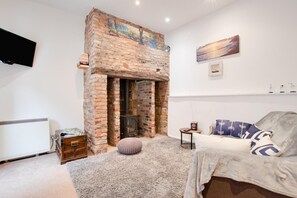 TV, fireplace - 1 Bed in Whitby (oc-w1033) (Whitby)