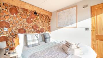 Iron/ironing board, bed sheets