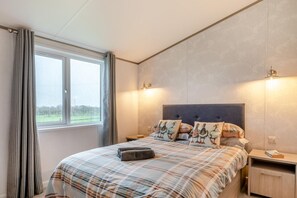 Free WiFi, bed sheets - 2 Bed in Bowdens (oc-s34028) (Combe)