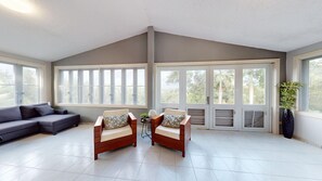 TV - Tropical Paradise Main House (Toa Alta)