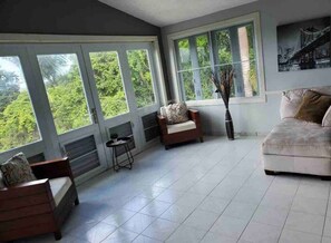 TV - Tropical Paradise Main House (Toa Alta)