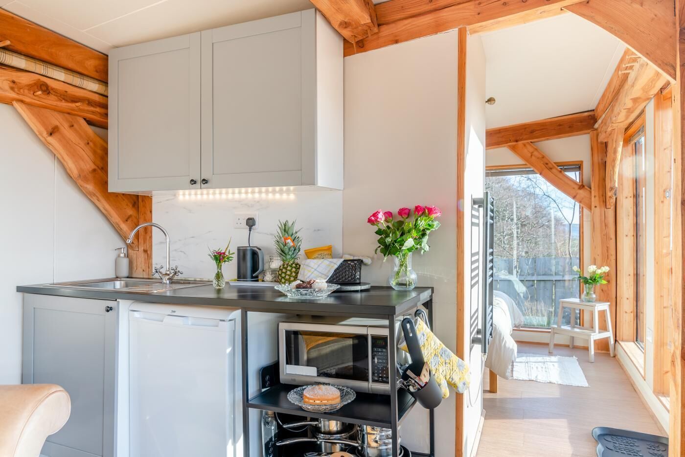 Micro-ondes, four, chaise haute