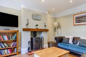 TV, fireplace - 2 Bed in Holt (oc-1863) (Holt)
