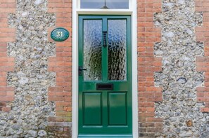Exterior detail - 2 Bed in Holt (oc-1863) (Holt)