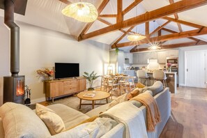 TV, fireplace - 2 Bed in Clipston (oc-o34219) (Clipston)