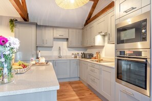 Micro-ondes, four, lave-vaisselle