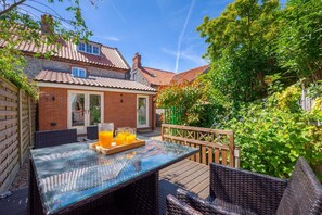 Outdoor dining - 3 Bed in Sheringham (oc-2331) (Sheringham)