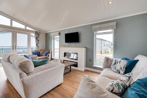 TV - 3 Bed in Burnham Market (oc-2334) (Burnham Market)
