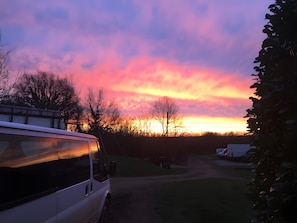 المنطقة المحيطة بالمنشأة