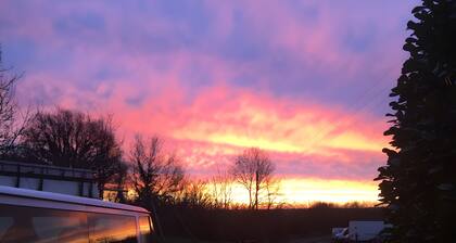 Flagstone Guest Room with Shared Pool, Private Terrace and Wi-Fi
