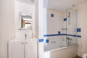 Shower, towels - Flagstone Guest Room with Shared Pool, Private Terrace and Wi-Fi (Sanxay)