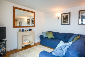 TV - 3 Bed in Porthleven (oc-rosen) (Porthleven)