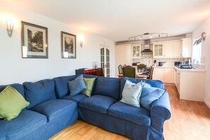 TV - 3 Bed in Porthleven (oc-rosen) (Porthleven)