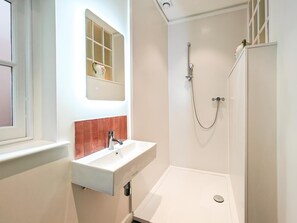 Towels - 3 Bed in Edenbridge (oc-o34127) (Cowden)