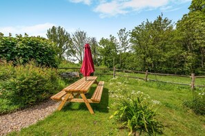 Outdoor dining - 3 Bed in Edenbridge (oc-o34127) (Cowden)