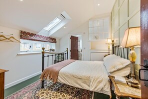 Iron/ironing board, travel crib, free WiFi, bed sheets - 3 Bed in Edenbridge (oc-o34127) (Cowden)
