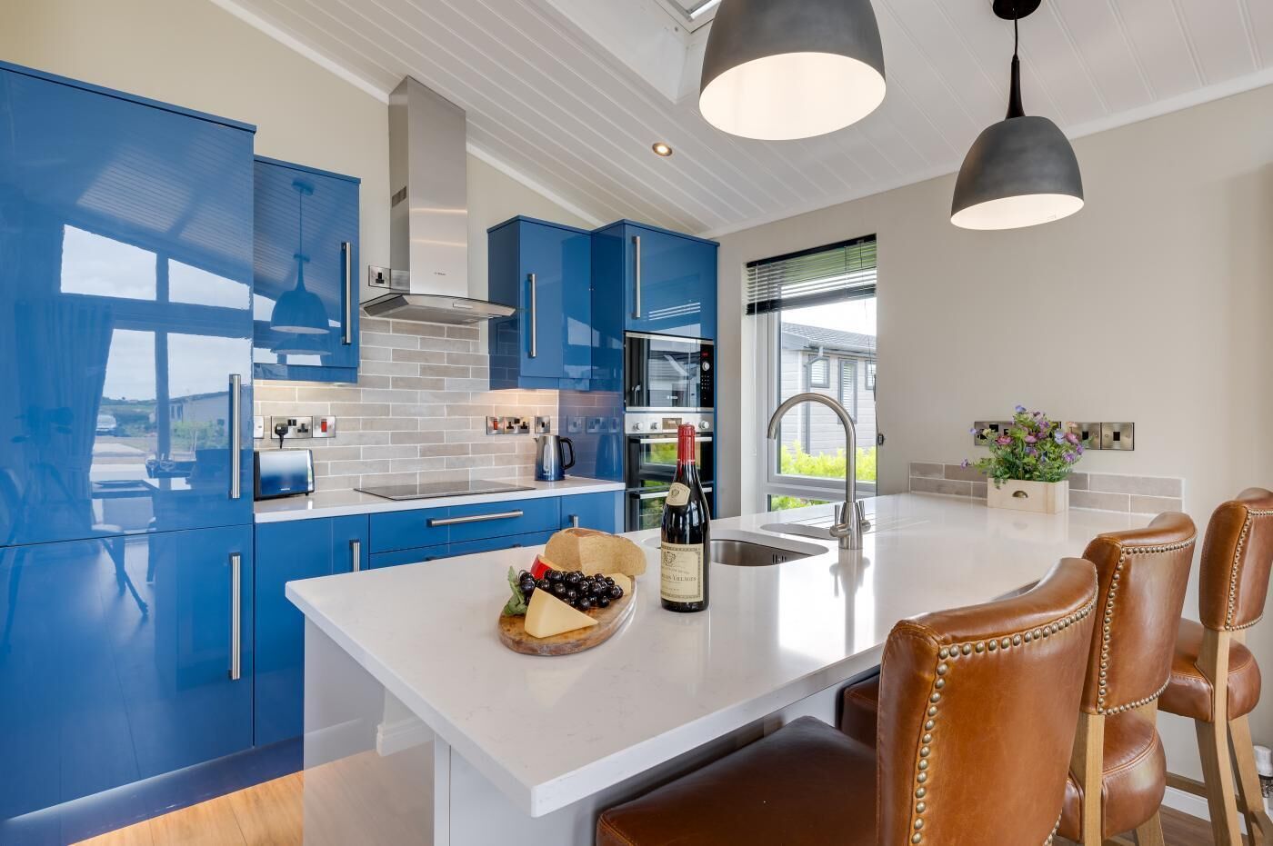 Microonde, forno, lavastoviglie, seggiolone