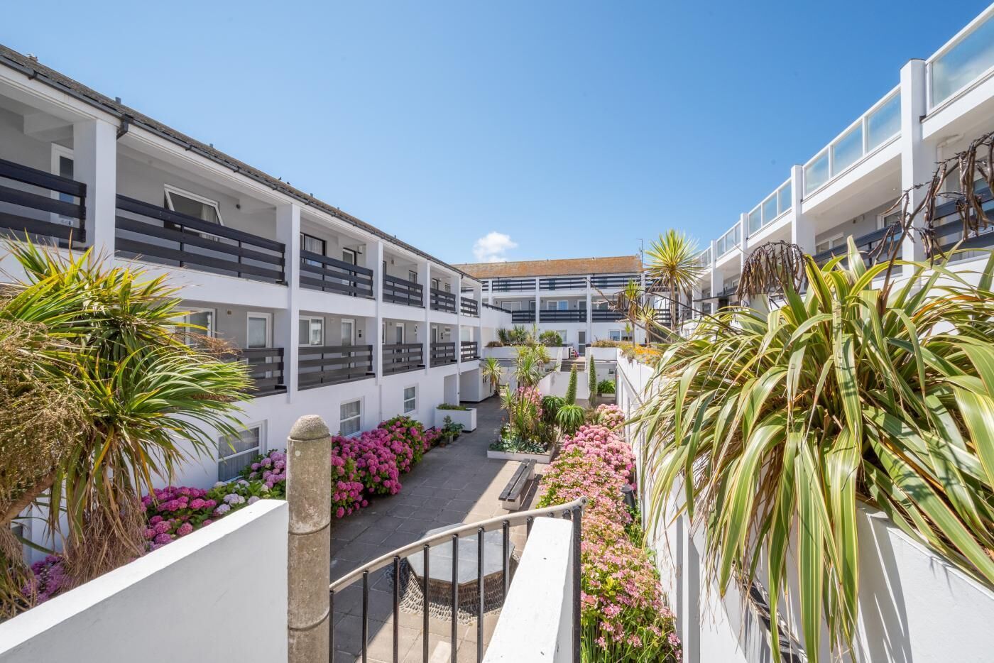 المنطقة المحيطة بالمنشأة