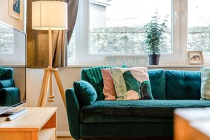 TV - 2 Bed in St. Ives (oc-18stn) (St Ives)