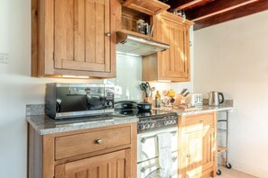 Micro-ondes, four, chaise haute