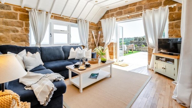 TV, fireplace - 3 Bed in Scarborough (oc-sa004) (Ravenscar)