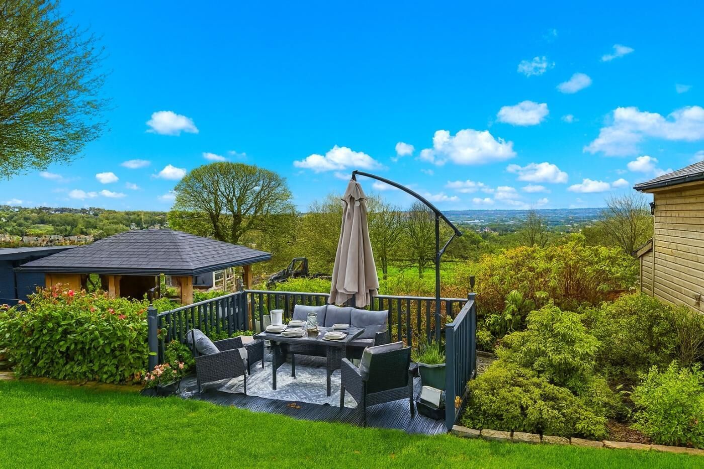 屋外ダイニングエリア