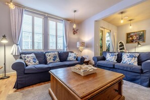 TV, fireplace - 2 Bed in Bakewell (oc-t34225) (Bakewell)