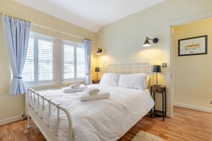Bügeleisen/Bügelbrett, Reisekinderbett, kostenloses WLAN, Bettwäsche