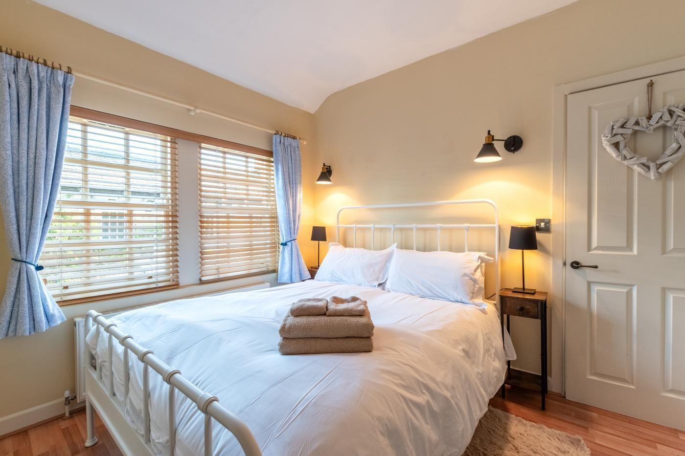 مكواة/لوح كي وواي فاي مجانًا وملاءات أسرّة