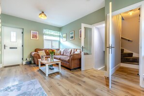 TV - 2 Bed in Stoney Middleton (oc-b34247) (Stoney Middleton)