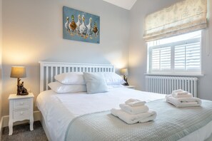 アイロン / アイロン台、WiFi (無料)、ベッドシーツ