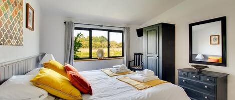 Fer et planche à repasser, Wi-Fi gratuit, draps fournis